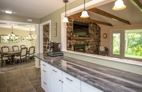 Pittsford House | Forestview Manor (Secluded Getaway)