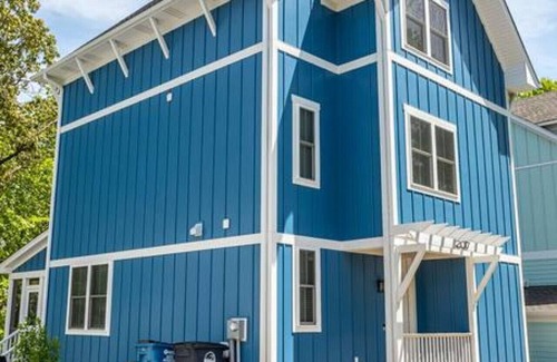 Michigan City House | Forever In Blue Jeans 207 Joe Lane · Forever In Blue Jeans-Coastal Chic