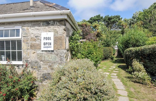 Mullion Cottage | FORGE COTTAGE, pet friendly, with pool in Mullion