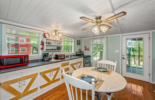 Mentone Cottage | Forget-Me-Knot Cottage at The Wilderness of Mentone adjoins the LRCNP
