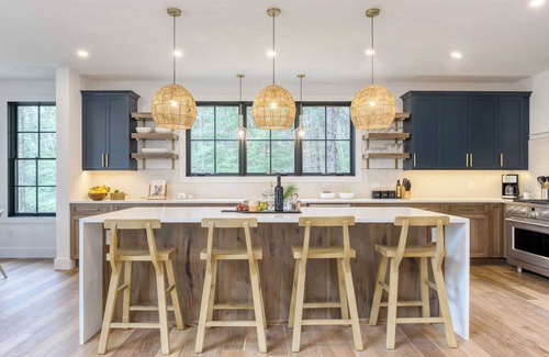 Monterey Cottage | Forget-me-not by Avantstay Bold Lakefront Escape