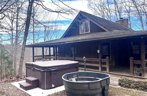 Franklin House | Fork Inn's LakeTrail Lodge, outside hot tub