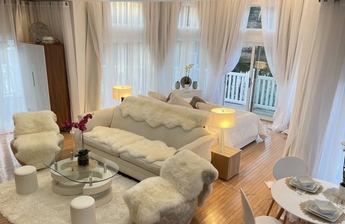 Farmington Cottage | Former 50 cents/ MIKE TYSON`S LAKE HOUSE STUDIO @ MANSION WITH POOL, TENNIS COURT, GYM!