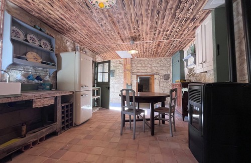 Chinon Cottage | Former barn in Chinon, near to town, forest walks & cycle paths