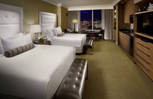 Las Vegas Apartment | Formula One Racing, Nov. 16-18th, 2023, is a Five Minute Drive!