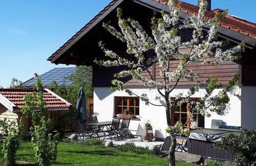 Arnetsried Apartment | Forsthaus Chalet - Luxus Chalet mit Eigenem Whirlpool auf der Terrasse