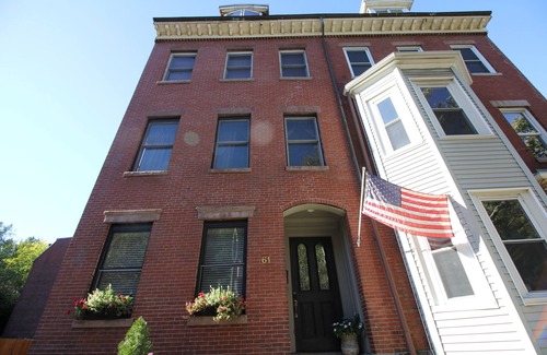 Highland Park Apartment | Fort Hill Inn, Boston *Sunny* 2 bed Duplex, Spacious! ! Minutes to Center!