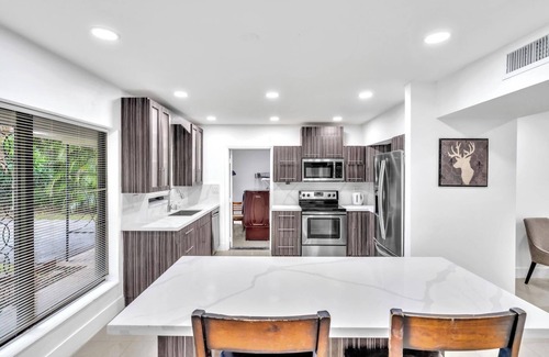 Plantation House | FORT LAUDERDALE OASIS HOME .SLEEPS 14 .5 bedrooms/3 baths PRIVATE HOME.