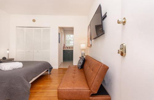 Idlewyld Apartment | Fort Lauderdale Studio - 5 minutes walking to Las Olas Beach