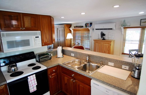 Victoria Park Cottage | Fort Lauderdale Tiny House on its own lot in Victoria Park near Las Olas & Beach