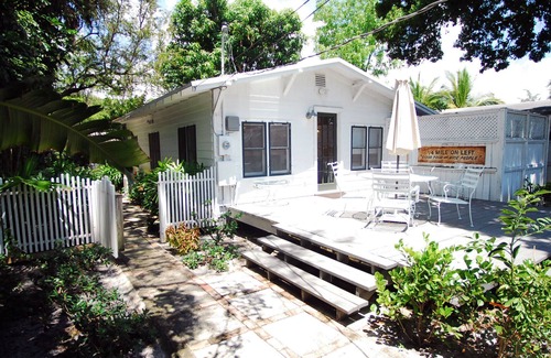 Victoria Park Cottage | Fort Lauderdale Tiny House on its own lot in Victoria Park near Las Olas & Beach