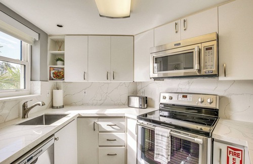 Central Beach Condo | Fort Lauderdale Vacation Rental: Walk to Beach!