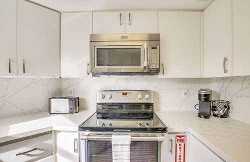 Central Beach Condo | Fort Lauderdale Vacation Rental: Walk to Beach!
