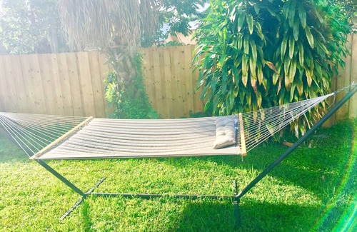 North Andrews Gardens House | Fort Lauderdale 3 miles from the beach .Entire guest suite .