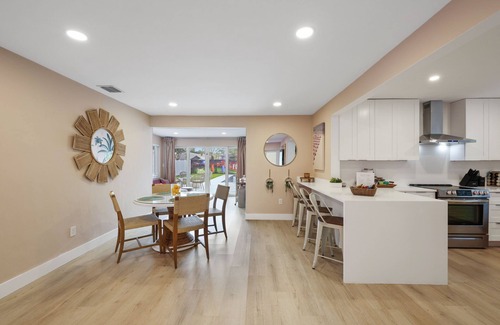 Croissant Park House | Fort Lauderdale Home: Pool, Putting Green, Arcade, by Downtown and Beachn