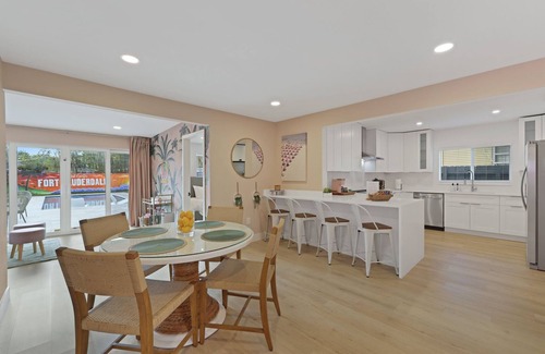Croissant Park House | Fort Lauderdale Home: Pool, Putting Green, Arcade, by Downtown and Beachn