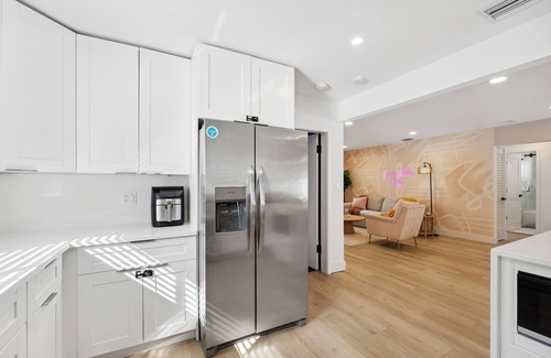 Croissant Park House | Fort Lauderdale Home: Pool, Putting Green, Arcade, by Downtown and Beachn