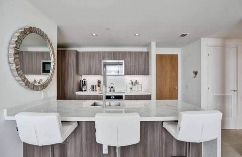 Central Beach Apartment | Fort Lauderdale Luxe - Beach + Rooftop Pools