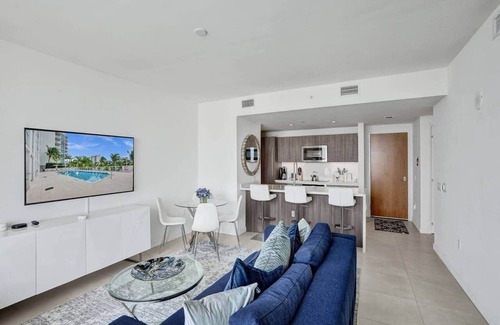 Central Beach Apartment | Fort Lauderdale Luxe - Beach + Rooftop Pools