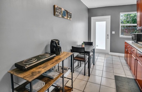 Middle River Terrace Apartment | FORT LAUERDALE BEACH & LAS OLAS STUDIO
