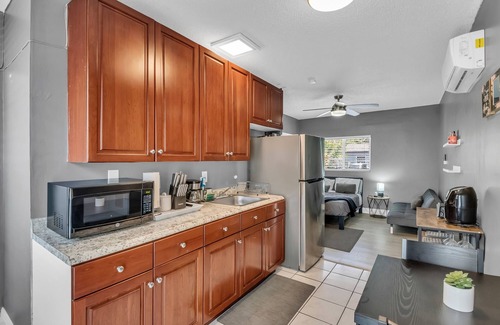 Middle River Terrace Apartment | FORT LAUERDALE BEACH & LAS OLAS STUDIO
