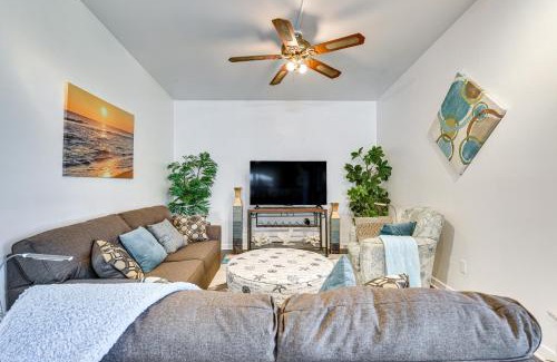 Fort Walton Beach House | Fort Walton Home with Shared Pool - 2 Mi to Beach!