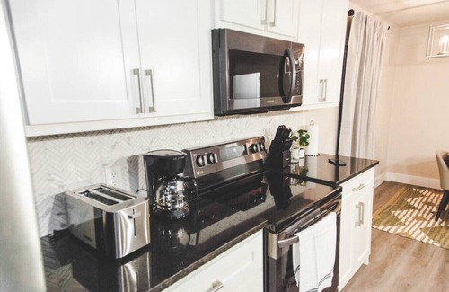 Fort Worth Apartment | Fort Worth 2BR/2BA Home w/Pool + Games | Sleeps 6