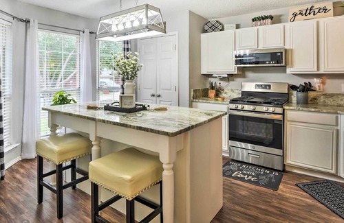 Fort Worth House | Fort Worth Home w/ Private Backyard & Patio!