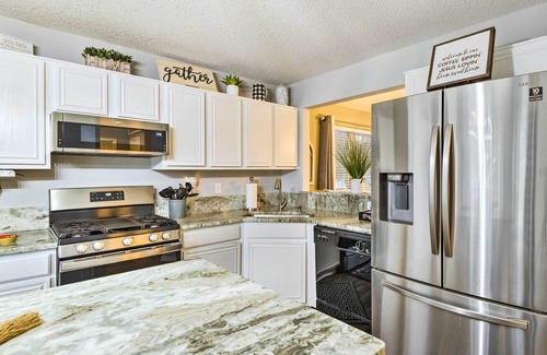 Fort Worth House | Fort Worth Home w/ Private Backyard & Patio!
