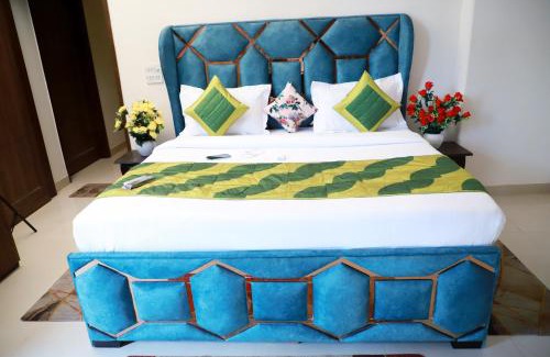 Saket Apartment | Fortune Home Service Apartment 3Bhk,E-28, Saket 2B