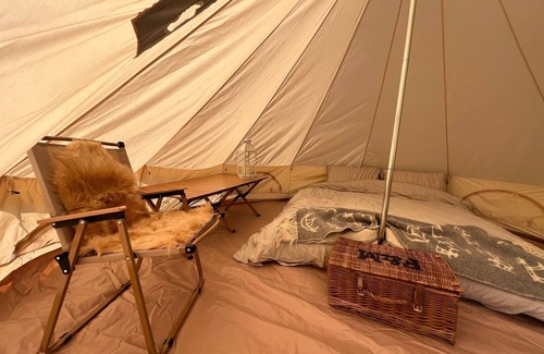 Moreton-in-Marsh RV Rental | Fossewold Camping Bell Tent 2 of 4