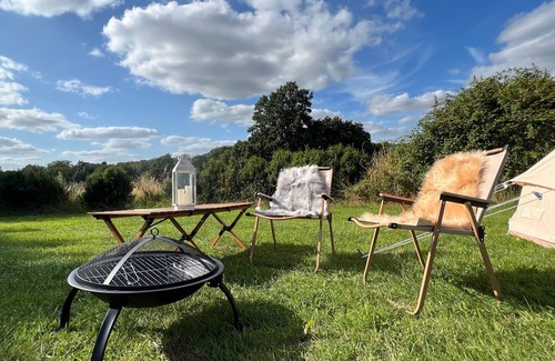 Moreton-in-Marsh RV Rental | Fossewold Camping Bell Tent 3 of 4