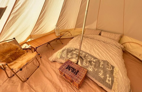 Moreton-in-Marsh RV Rental | Fossewold Camping Bell Tent 3 of 4