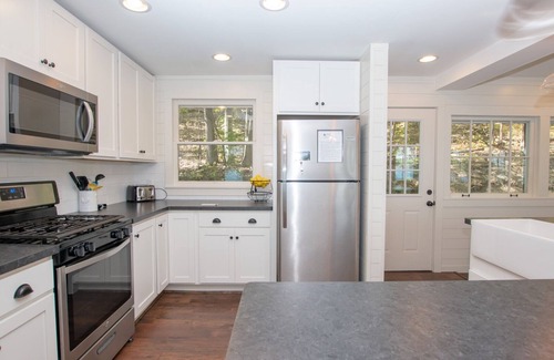 Grange Landing Cottage | Fossil Beach: "Canandaigua Lake Retreat and Memorable Views!"