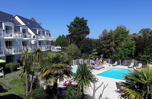 Fouesnant Apartment | Fouesnant, pool view apartment 200 m from the beach of Beg Meil