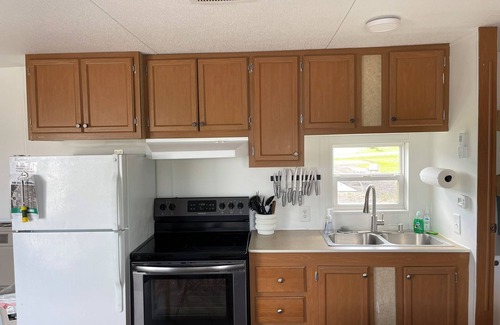Devils Lake House | "Founder's Retreat" - Trailer & Bunk House - Ackerman Valley