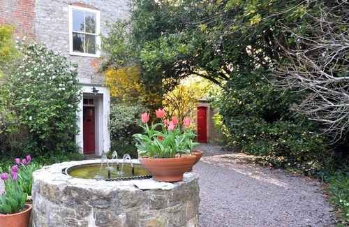 Weymouth Cottage | FOUNTAIN COTTAGE, with open fire in Weymouth