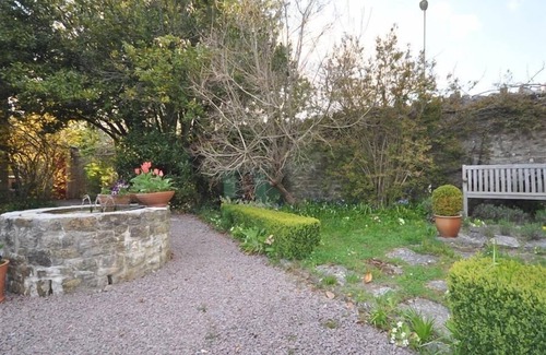 Weymouth Cottage | FOUNTAIN COTTAGE, with open fire in Weymouth