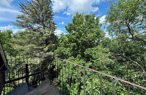 Albert Lea House | Fountain Lake Victorian-Spacious 6 bedroom home on the lake in lovely Albert Lea