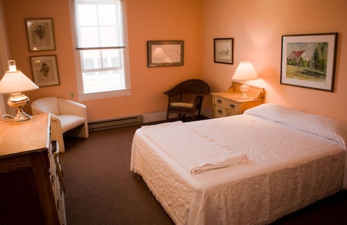 Lake Leelanau Resort | Fountain Point - Hotel Room 8