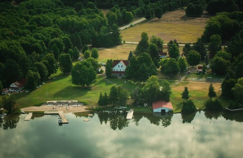 Lake Leelanau Resort | Fountain Point - Hotel Room 8