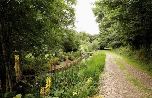 Helston House | Four and a half miles south of Helston, this delightful cottage is situated on a tranquil estate.