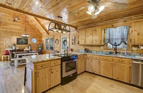 Foxfire Estates Cabin | Four Bears Ridge - Family Retreat with Mountain Views, Hot Tub, Fire Pit, Games