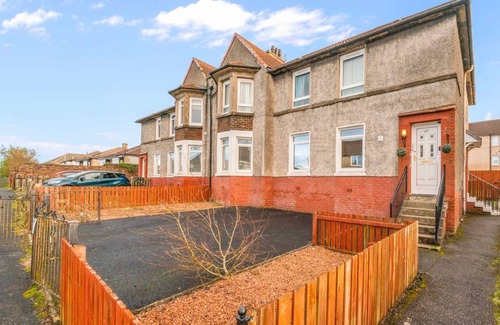 Airdrie Apartment | Four bedroom 1st floor apartment in Airdrie
