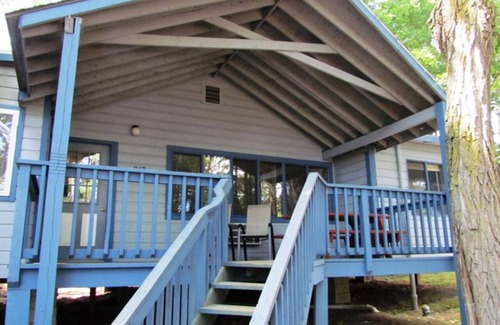 Lake George House | Four Bedroom Bungalow on Lake George with private beach.