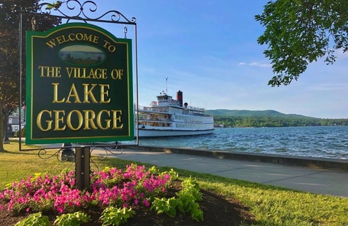 Lake George House | Four Bedroom Bungalow on Lake George with private beach.