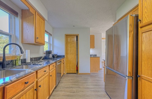 Baraboo House | Four Bedroom house 1 mile from entrance to Devils Lake