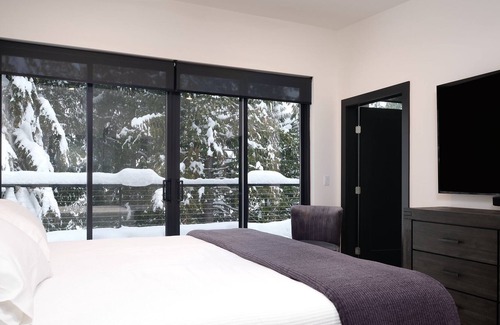 Rossland House | Four Bedroom Luxury Home