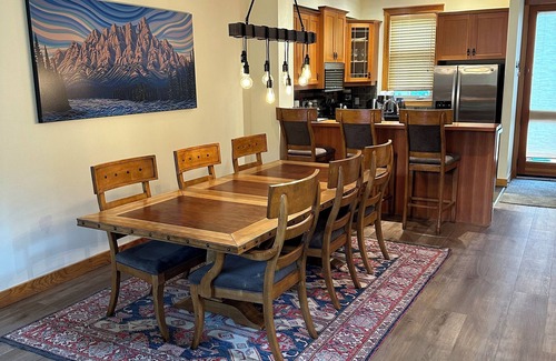 East Kootenay House | Four bedroom luxury townhome with ski in/ski out beside Grey Wolf Golf Course