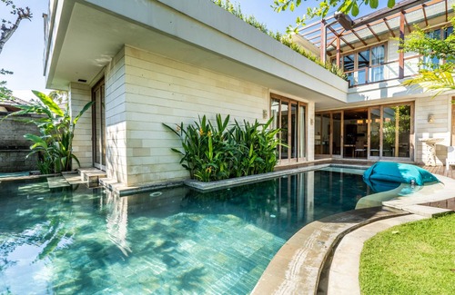 Batubelig Villa | Four-Bedroom Pool Villa with Hot Tub, Great location, 2 mnts walk to the beach